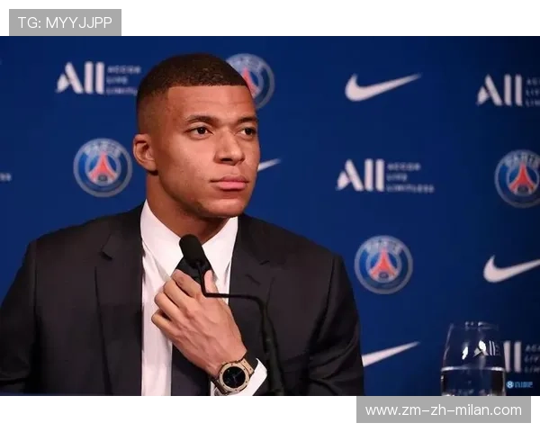 姆巴佩与球迷合唱国歌画面催泪，展现爱国情怀